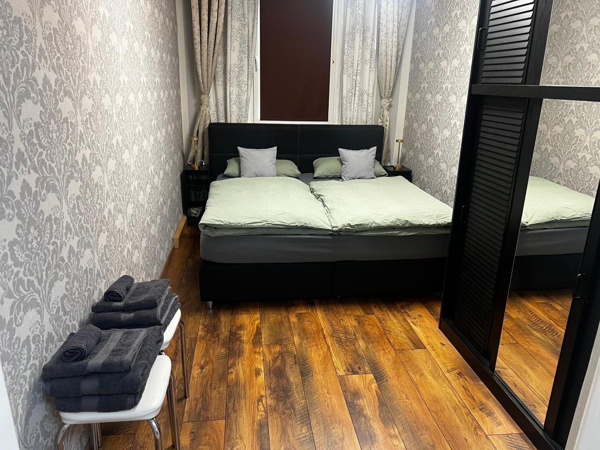 Schoenes City-Apartment Im Zentrum Mit Balkon Hof  Εξωτερικό φωτογραφία